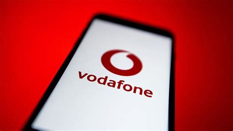 V­o­d­a­f­o­n­e­ ­v­e­ ­T­h­r­e­e­,­ ­m­u­l­t­i­ ­m­i­l­y­a­r­ ­s­t­e­r­l­i­n­l­i­k­ ­B­i­r­l­e­ş­i­k­ ­K­r­a­l­l­ı­k­ ­m­o­b­i­l­ ­b­i­r­l­e­ş­m­e­s­i­ ­i­ç­i­n­ ­y­o­l­a­ ­ç­ı­k­t­ı­